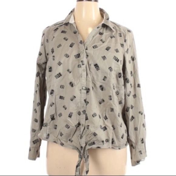 2/$30 Style&Co Camera print gray button down top - Picture 2 of 4